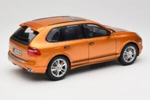 Porsche Cayenne GTS Lava Orange Norev 1:18 187535 Fém – 3. kép a 8-ből
