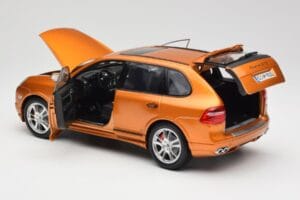 Porsche Cayenne GTS Lava Orange Norev 1:18 187535 Fém – 5. kép a 8-ből