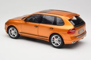 Porsche Cayenne GTS Lava Orange Norev 1:18 187535 Fém – 7. kép a 8-ből