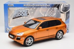Porsche Cayenne GTS Lava Orange Norev 1:18 187535 Fém – 8. kép a 8-ből