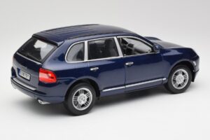 Porsche Cayenne S 9PA Dark Sea Kék Metál Maisto 1:18 31635 Fém – 3. kép a 8-ből