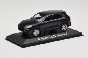 Porsche Cayenne 958 S Diesel Blue Metallic Minichamps 1:43 WAP0200080E Fém – 2. kép a 4-ből