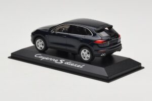 Porsche Cayenne 958 S Diesel Blue Metallic Minichamps 1:43 WAP0200080E Fém – 3. kép a 4-ből