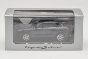 Porsche Cayenne 958 S Diesel Blue Metallic Minichamps 1:43 WAP0200080E Fém – 4. kép a 4-ből