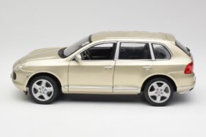 Porsche Cayenne Turbo 955 Bézs Maisto 1:18 WAP02100113 Fém – 4. kép a 8-ből