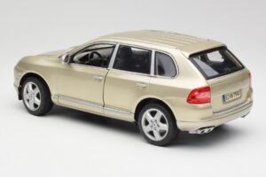 Porsche Cayenne Turbo 955 Bézs Maisto 1:18 WAP02100113 Fém – 7. kép a 8-ből