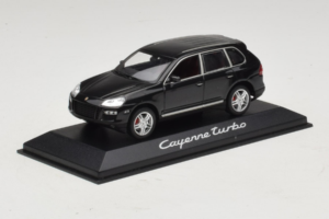 Porsche Cayenne Turbo Dark Green Metallic Minichamps 1:43 WAP02061117 Fém – 2. kép a 5-ből