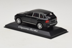 Porsche Cayenne Turbo Dark Green Metallic Minichamps 1:43 WAP02061117 Fém – 3. kép a 5-ből