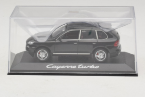 Porsche Cayenne Turbo Dark Green Metallic Minichamps 1:43 WAP02061117 Fém – 4. kép a 5-ből
