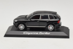 Porsche Cayenne Turbo Dark Green Metallic Minichamps 1:43 WAP02061117 Fém