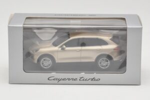 Porsche Cayenne 958 Turbo Arany Minichamps 1:43 WAP0200050E Fém – 4. kép a 4-ből