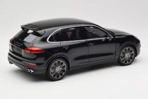 Porsche Cayenne Turbo S 958 Black Metallic Minichamps 1:18 110064000 Fém – 3. kép a 8-ből