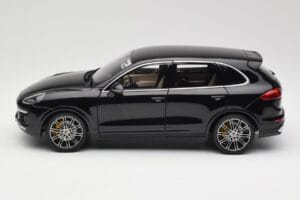 Porsche Cayenne Turbo S 958 Black Metallic Minichamps 1:18 110064000 Fém – 4. kép a 8-ből