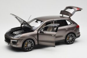 Porsche Cayenne E2 Turbo S Umbra Metál Minichamps 1:18 WAP0213020F Fém – 2. kép a 8-ből