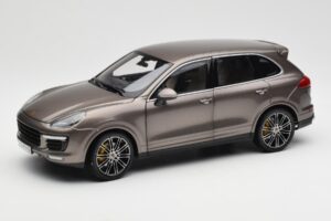 Porsche Cayenne E2 Turbo S Umbra Metál Minichamps 1:18 WAP0213020F Fém