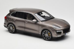 Porsche Cayenne E2 Turbo S Umbra Metál Minichamps 1:18 WAP0213020F Fém – 6. kép a 8-ből