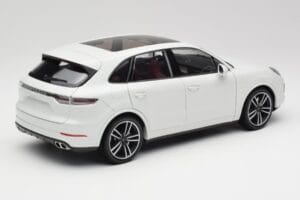 Porsche Cayenne 9YA Turbo Fehér Metallic Minichamps 1:18 155042560 Fém – 3. kép a 8-ből