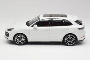 Porsche Cayenne 9YA Turbo Fehér Metallic Minichamps 1:18 155042560 Fém – 4. kép a 8-ből