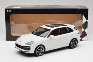 Porsche Cayenne 9YA Turbo Fehér Metallic Minichamps 1:18 155042560 Fém – 8. kép a 8-ből