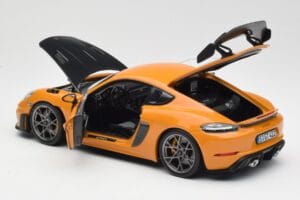 Porsche Cayman GT4 RS 982 Weissach Package Bahama Yellow Norev 1:18 187252 Fém – 5. kép a 8-ből