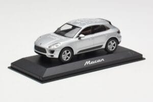 Porsche Macan 95B Silver Grey Metallic Prototípus Minichamps 1:43 WAP0201540E Fém – 2. kép a 4-ből