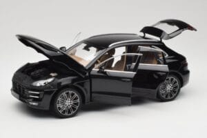 Porsche Macan Turbo 95B Black Metallic Minichamps 1:18 110062502 Fém – 2. kép a 8-ből
