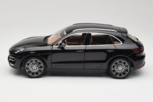 Porsche Macan Turbo 95B Black Metallic Minichamps 1:18 110062502 Fém – 4. kép a 8-ből