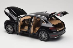 Porsche Macan Turbo 95B Black Metallic Minichamps 1:18 110062502 Fém – 5. kép a 8-ből