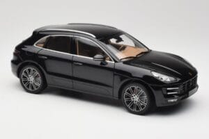 Porsche Macan Turbo 95B Black Metallic Minichamps 1:18 110062502 Fém – 6. kép a 8-ből