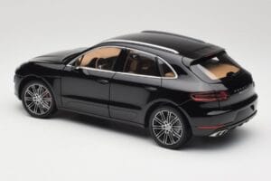 Porsche Macan Turbo 95B Black Metallic Minichamps 1:18 110062502 Fém – 7. kép a 8-ből