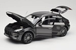 Porsche Macan Turbo 95B Grey Metallic Minichamps 1:18 110062501 Fém – 2. kép a 8-ből