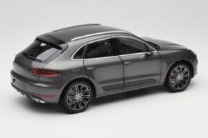 Porsche Macan Turbo 95B Grey Metallic Minichamps 1:18 110062501 Fém – 3. kép a 8-ből