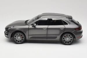 Porsche Macan Turbo 95B Grey Metallic Minichamps 1:18 110062501 Fém – 4. kép a 8-ből