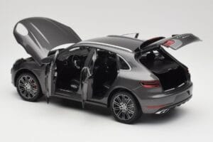 Porsche Macan Turbo 95B Grey Metallic Minichamps 1:18 110062501 Fém – 5. kép a 8-ből