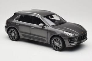 Porsche Macan Turbo 95B Grey Metallic Minichamps 1:18 110062501 Fém – 6. kép a 8-ből