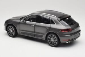 Porsche Macan Turbo 95B Grey Metallic Minichamps 1:18 110062501 Fém – 7. kép a 8-ből