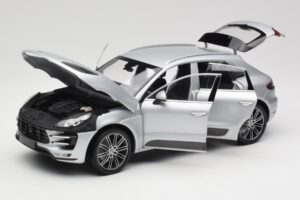 Porsche Macan Turbo 95B Ezüst Minichamps 1:18 110062504 Fém – 2. kép a 8-ből