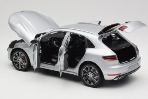 Porsche Macan Turbo 95B Ezüst Minichamps 1:18 110062504 Fém – 7. kép a 8-ből