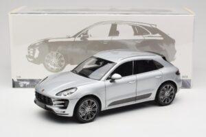 Porsche Macan Turbo 95B Ezüst Minichamps 1:18 110062504 Fém – 8. kép a 8-ből