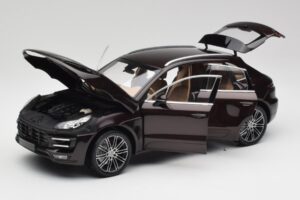 Porsche Macan 95B Turbo Mahagóni Metál Minichamps 1:18 110062500 Fém – 2. kép a 8-ből
