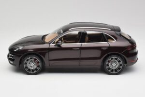 Porsche Macan 95B Turbo Mahagóni Metál Minichamps 1:18 110062500 Fém – 4. kép a 8-ből