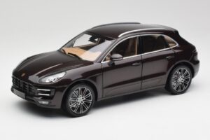 Porsche Macan 95B Turbo Mahagóni Metál Minichamps 1:18 110062500 Fém