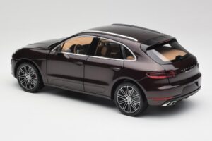 Porsche Macan 95B Turbo Mahagóni Metál Minichamps 1:18 110062500 Fém – 7. kép a 8-ből