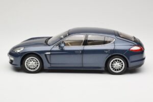 Porsche Panamera 970 S Kék Minichamps 1:18 WAP02100119 Fém – 4. kép a 8-ből