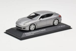 Porsche Panamera 970 S Hybrid Ezüst Minichamps 1:43 400068250 Fém – 2. kép a 4-ből