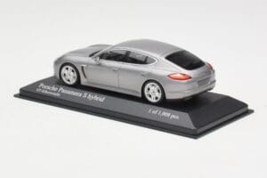 Porsche Panamera 970 S Hybrid Ezüst Minichamps 1:43 400068250 Fém – 3. kép a 4-ből