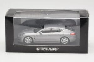 Porsche Panamera 970 S Hybrid Ezüst Minichamps 1:43 400068250 Fém – 4. kép a 4-ből