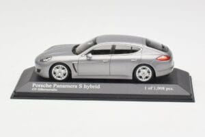 Porsche Panamera 970 S Hybrid Ezüst Minichamps 1:43 400068250 Fém