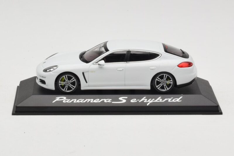 Porsche Panamera 970 S e-Hybrid Fehér Minichamps 1:43 Porsche Panamera 970 S e-Hybrid Fehér Minichamps 1:43 WAP0207200E Fém