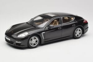 Porsche Panamera Turbo 970 Fekete Maisto 1:18 36197 Fém
